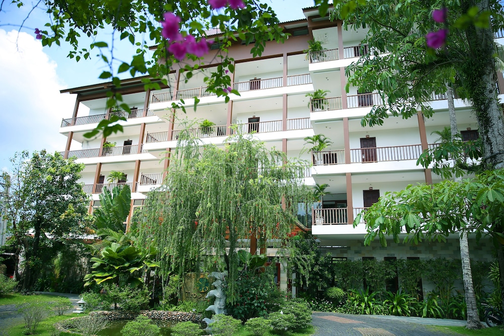 Tropicana Resort 8/74