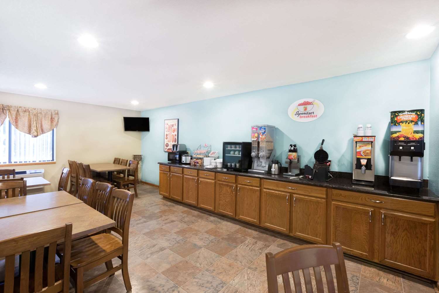 West Point Inn & Suites 14/17