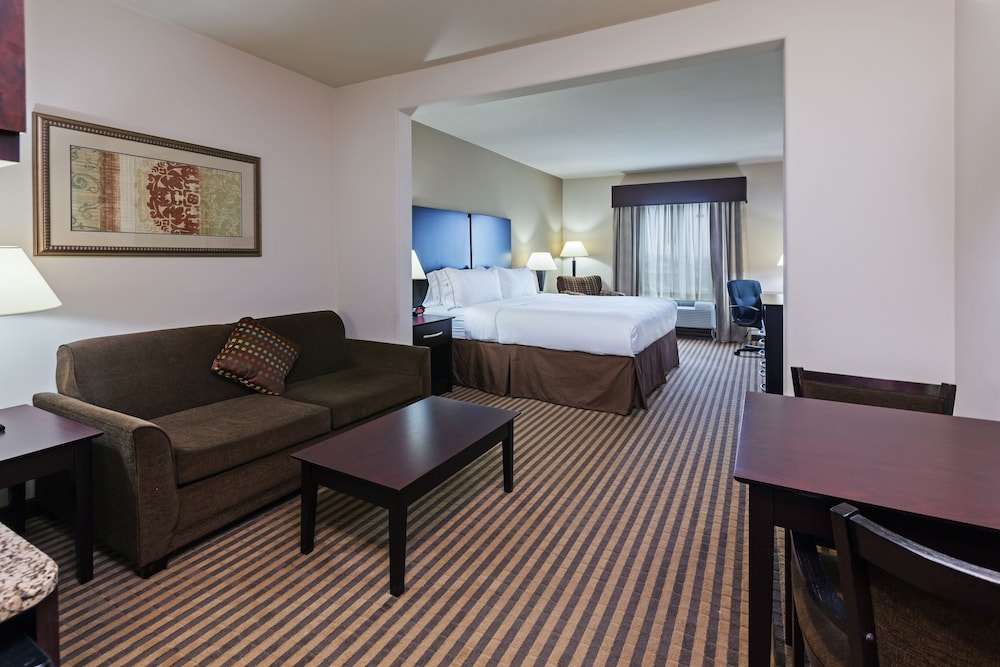 Holiday Inn Express Hotel And Suites Brady 22/47