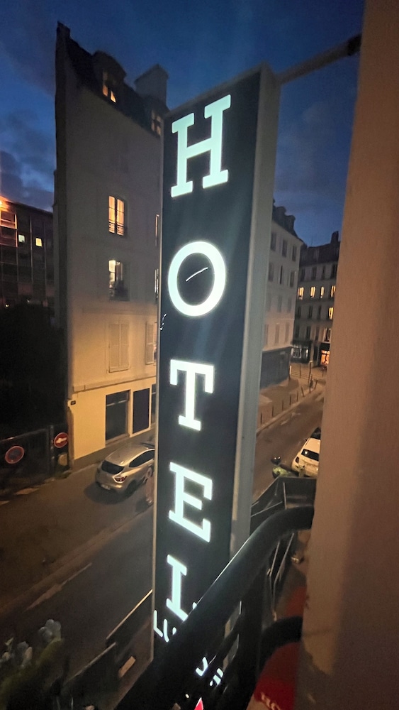 LUXOR BASTILLE HOTEL 5/61