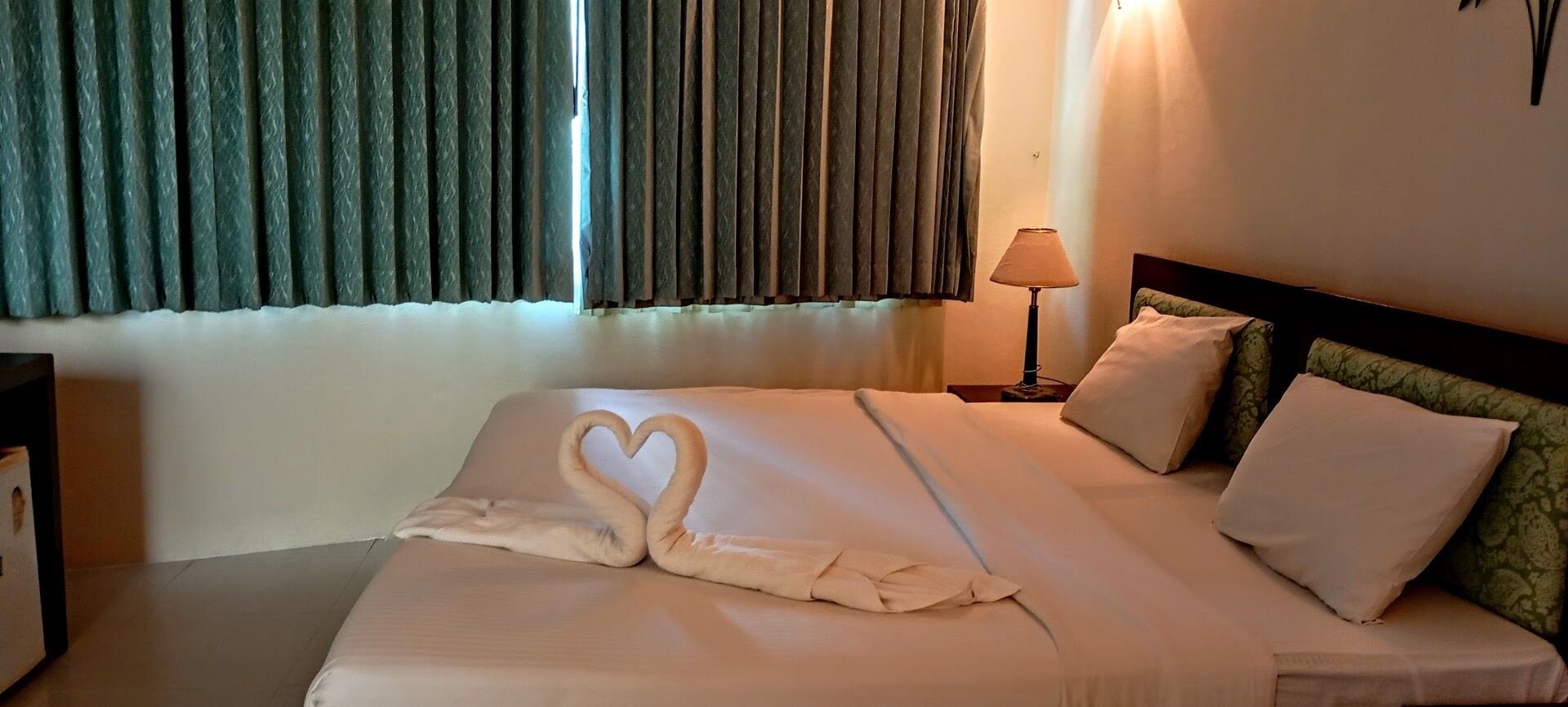 DELUXE, DOUBLE BED