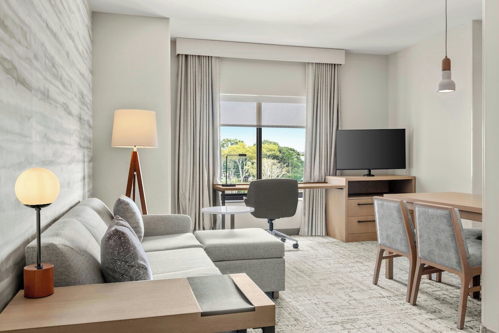 Residence Inn by Marriott Melville 19/43