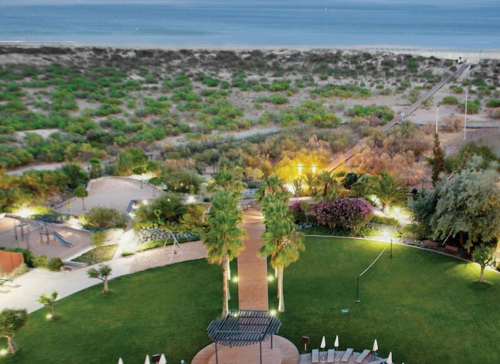 Ozadi Altura Beach Resort 64/68