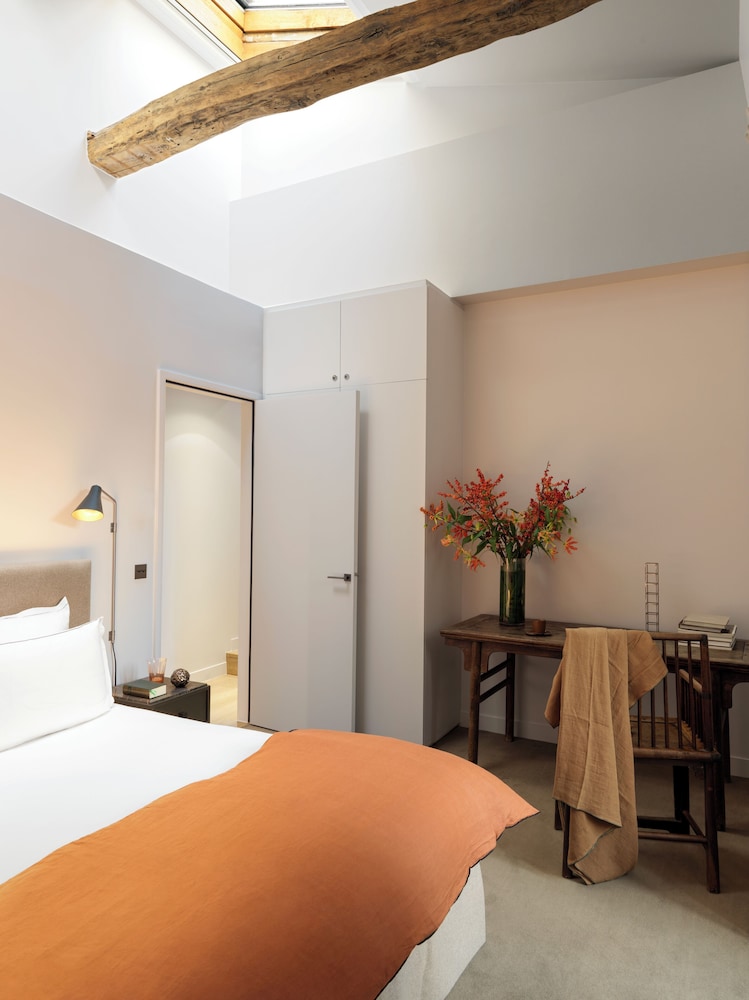 جناح تنفيذي بسرير كوين وسريرين كينج بإطلالة على الفناء، Hotel De Pourtales 3/4