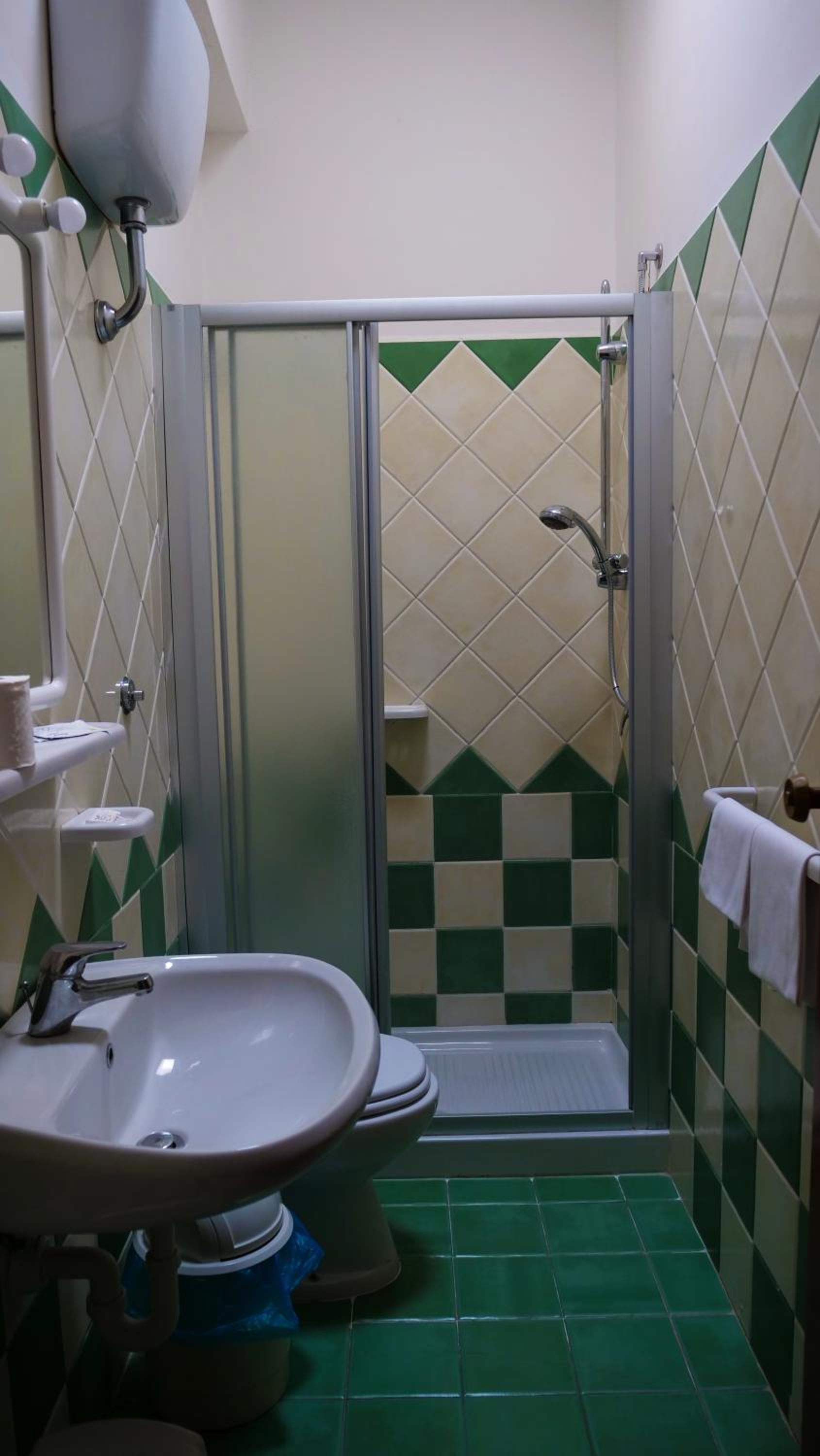 غرفة بسرير مزدوج أو سريرين منفصلين بإطلالة على البحر، Hotel La Ginestra 5/6