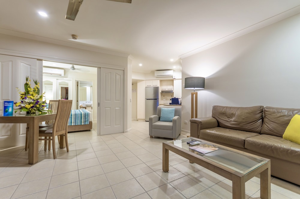 Meridian Port Douglas 38/70