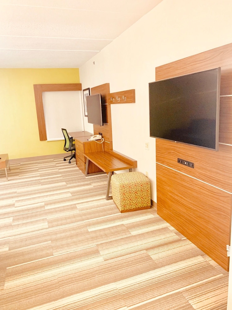 Holiday Inn Express Wilmington North Brandywine 54/54