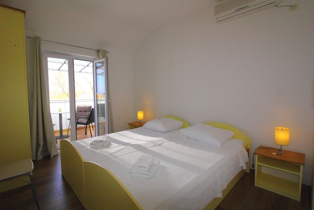 Bacan Serviced Apartments 29/64