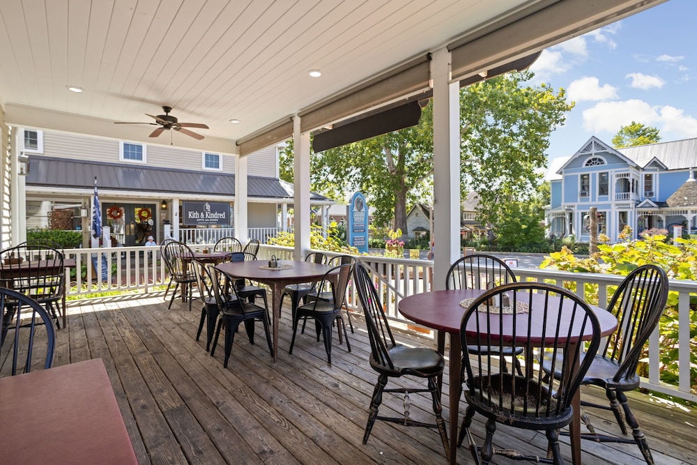 Artists Colony Inn Restaurant 36/50