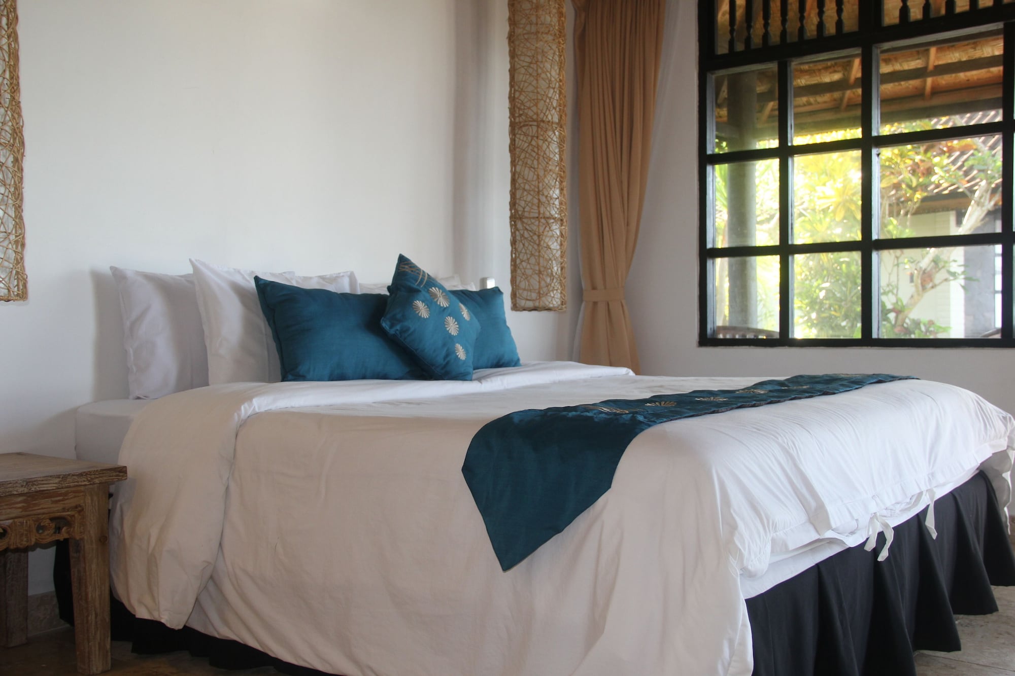 DELUXE, SEA VIEW