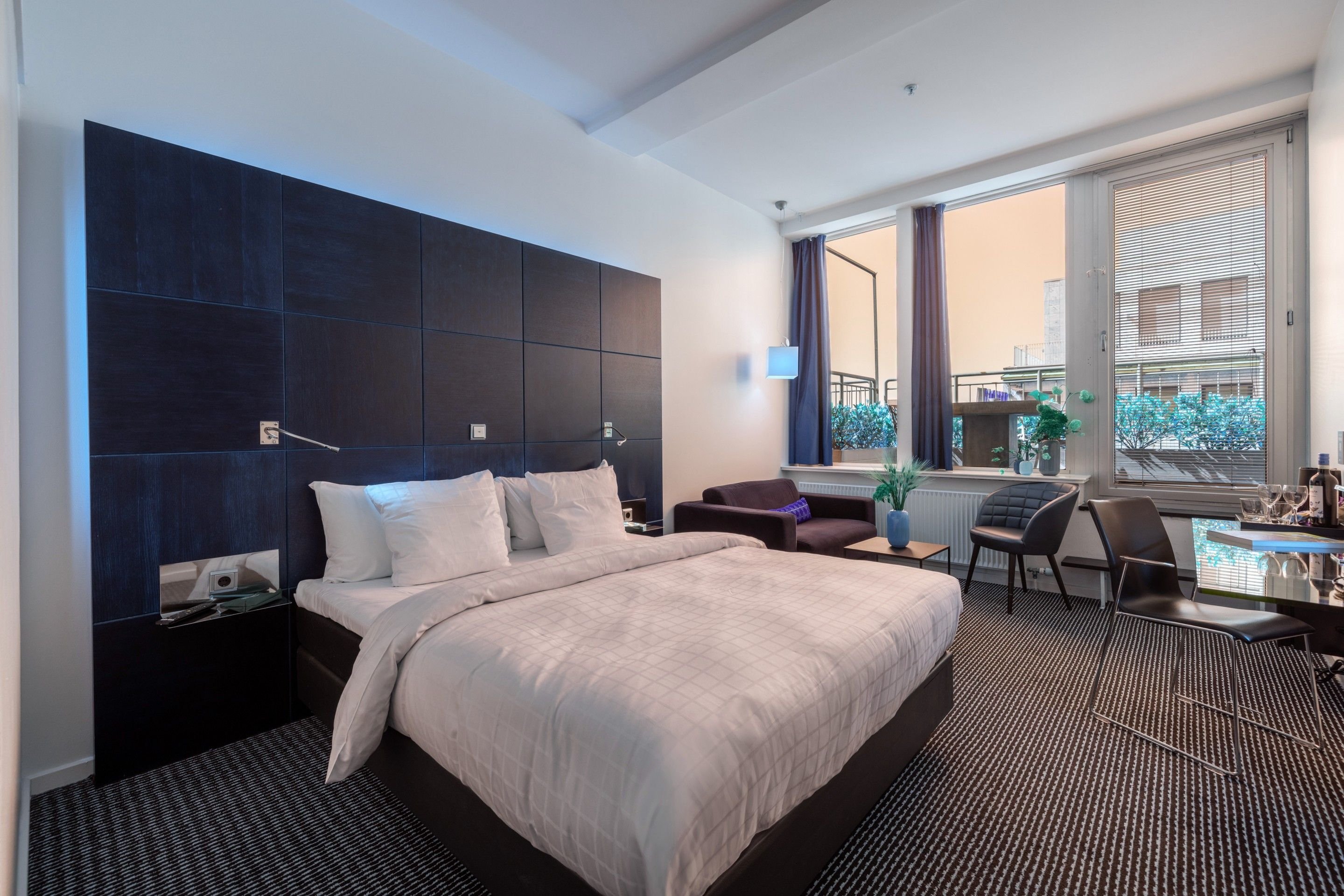 Square Hotel 10/43