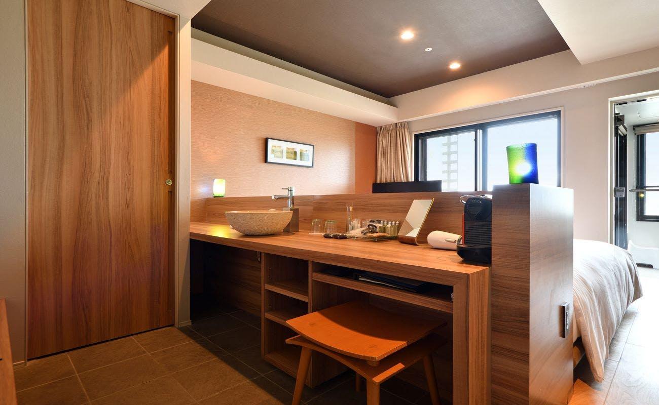 Luxury, Twin Beds, Airport View, Night View