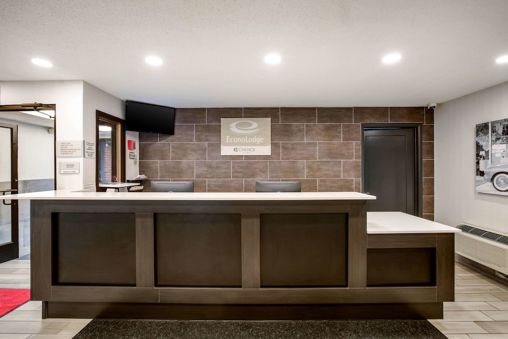 Travelodge by Wyndham Canton/Livonia Area, MI 3/38