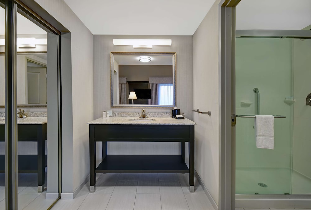 Hampton Inn And Suites Robbinsville 33/57
