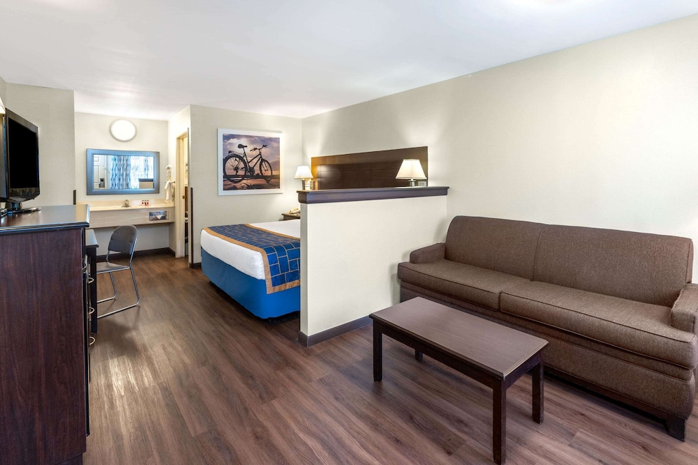 Days Inn by Wyndham Grants 19/22
