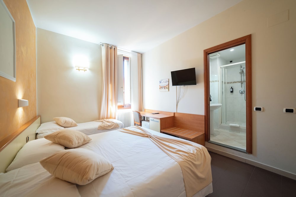 Hotel Angelica 24/73