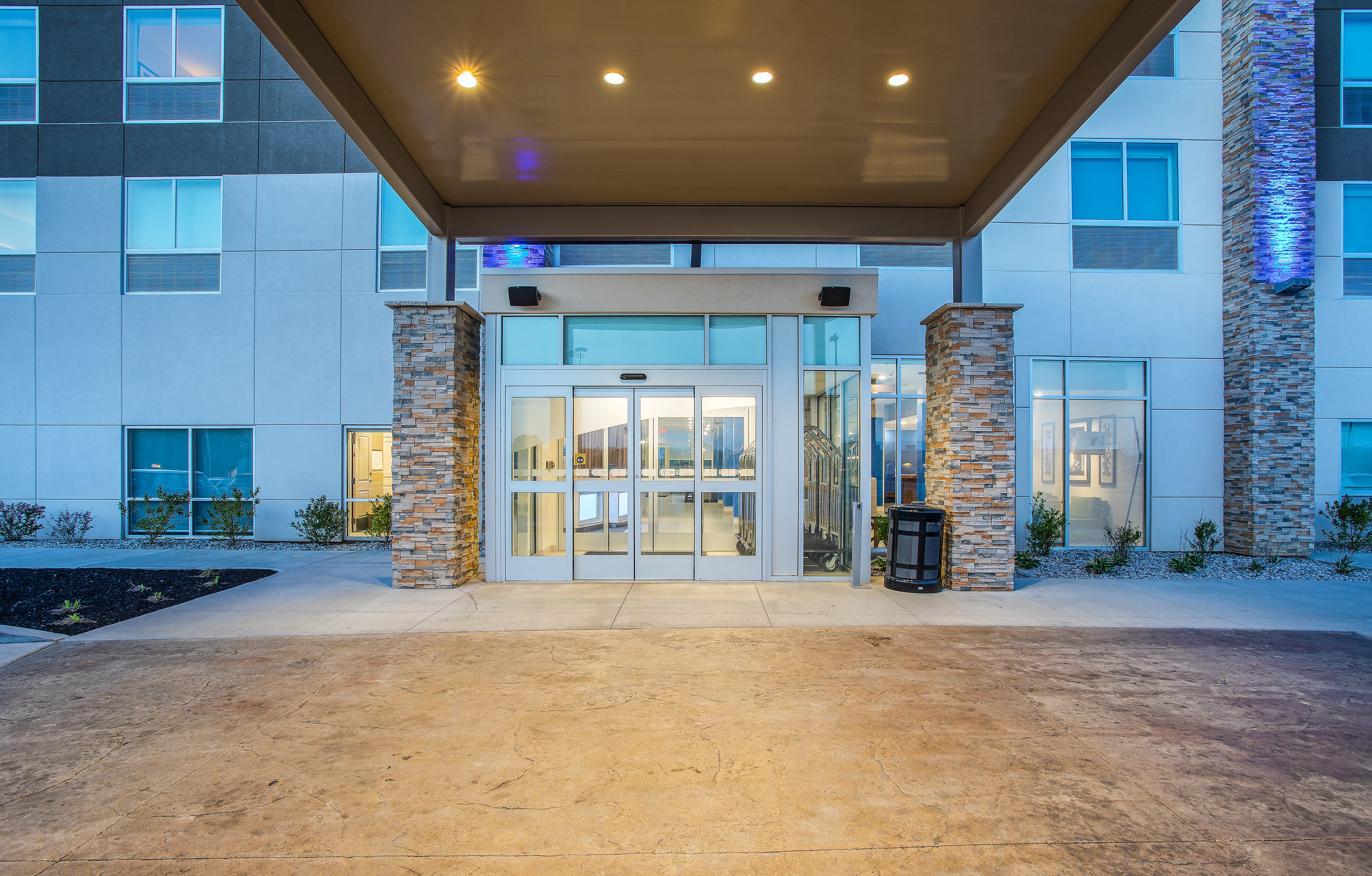 Holiday Inn Express & Suites Lexington W - Versailles 68/70