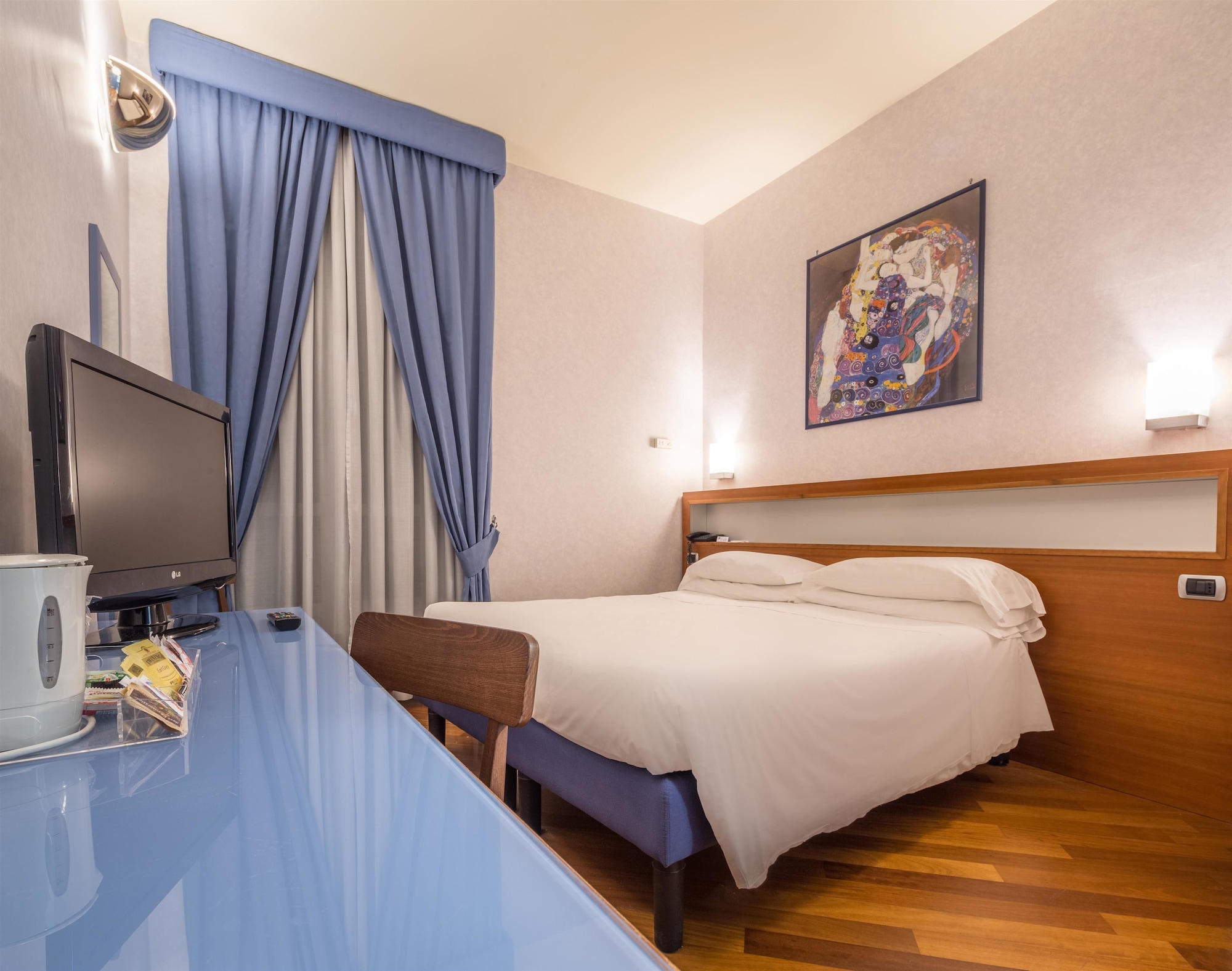 Standard double french bed