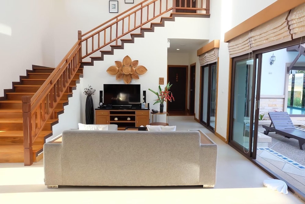 Ozone Villa 8/46