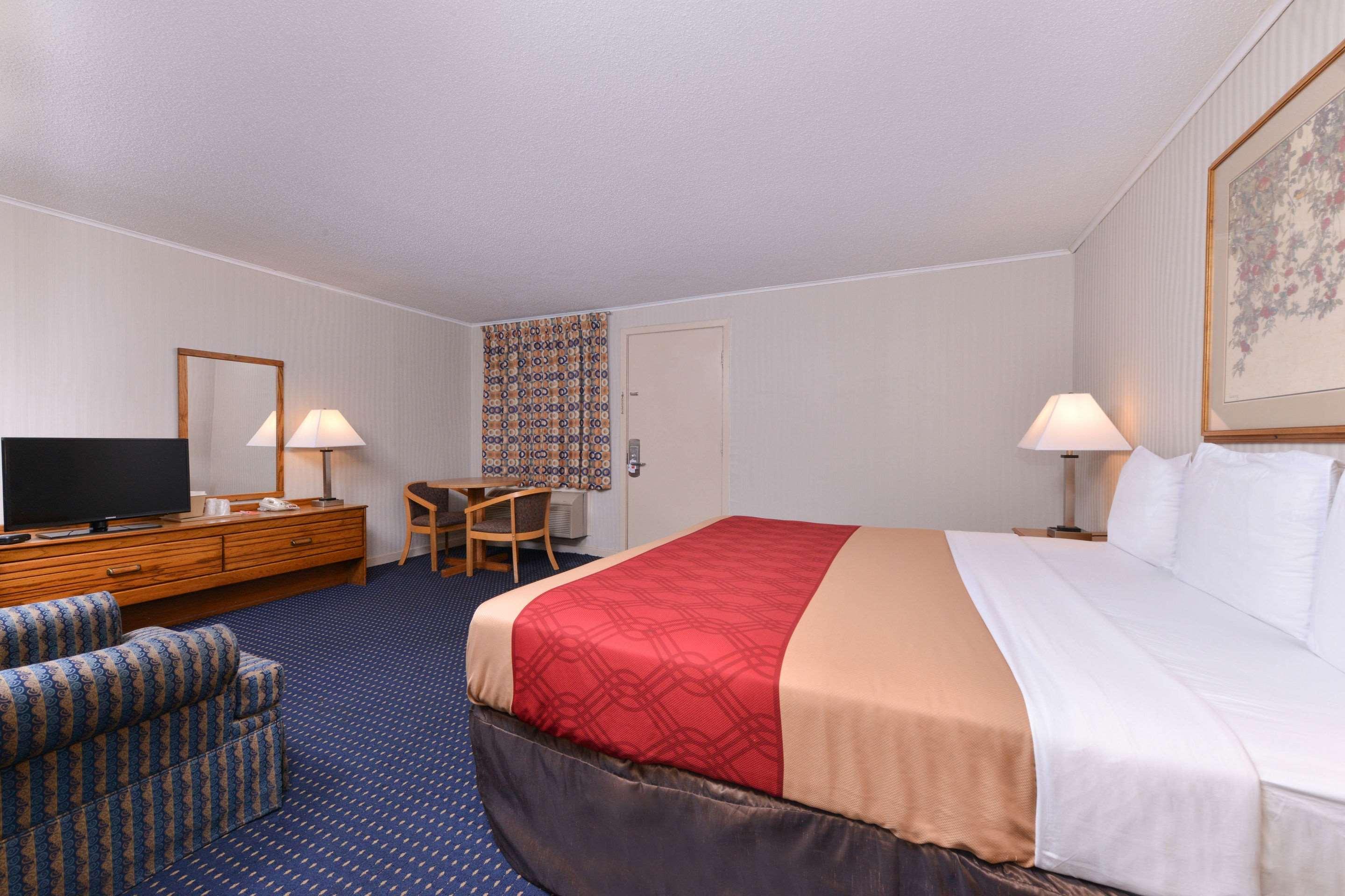 Economy Inn East Hartford CT 21/60