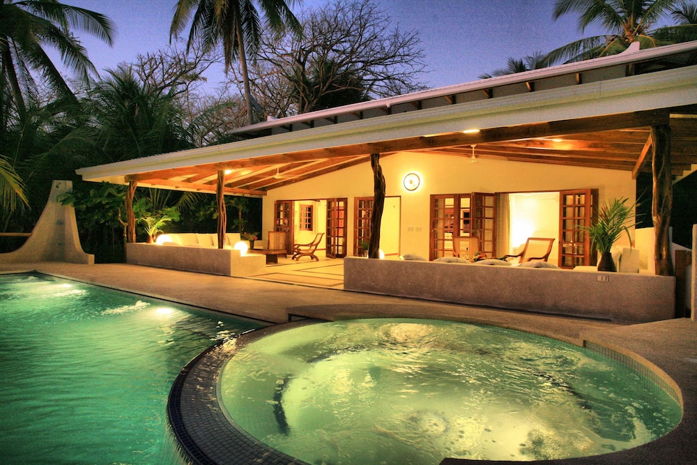 Tropico Latino Hotel 3/74