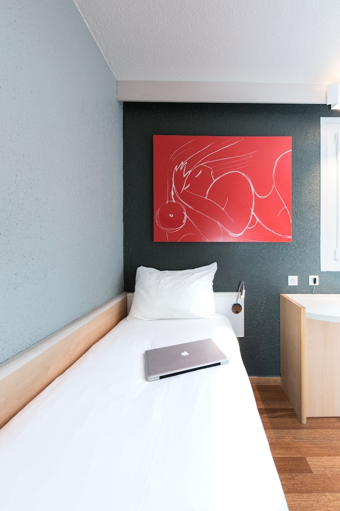 IBIS MONTELIMAR NORD 13/69