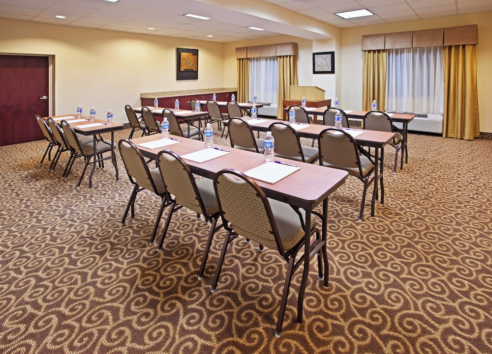 Holiday Inn Express Hotel Suites Niagara Falls 66/75