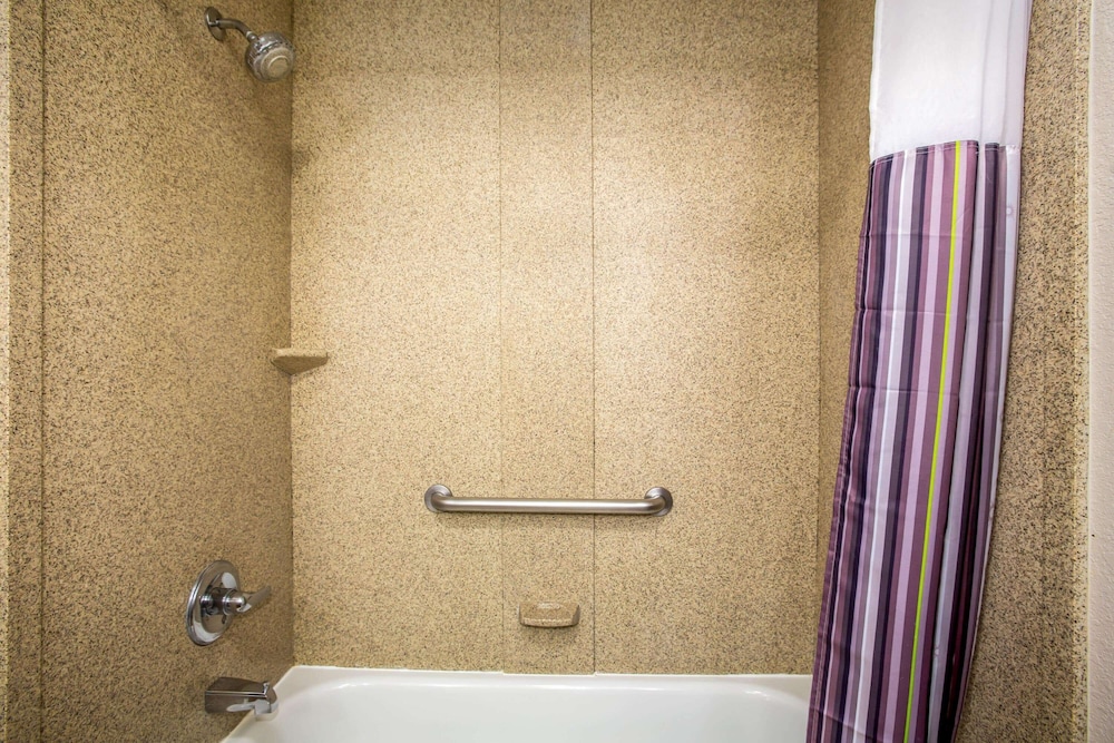 La Quinta Inn & Suites by Wyndham Kyle - Austin South 20/61