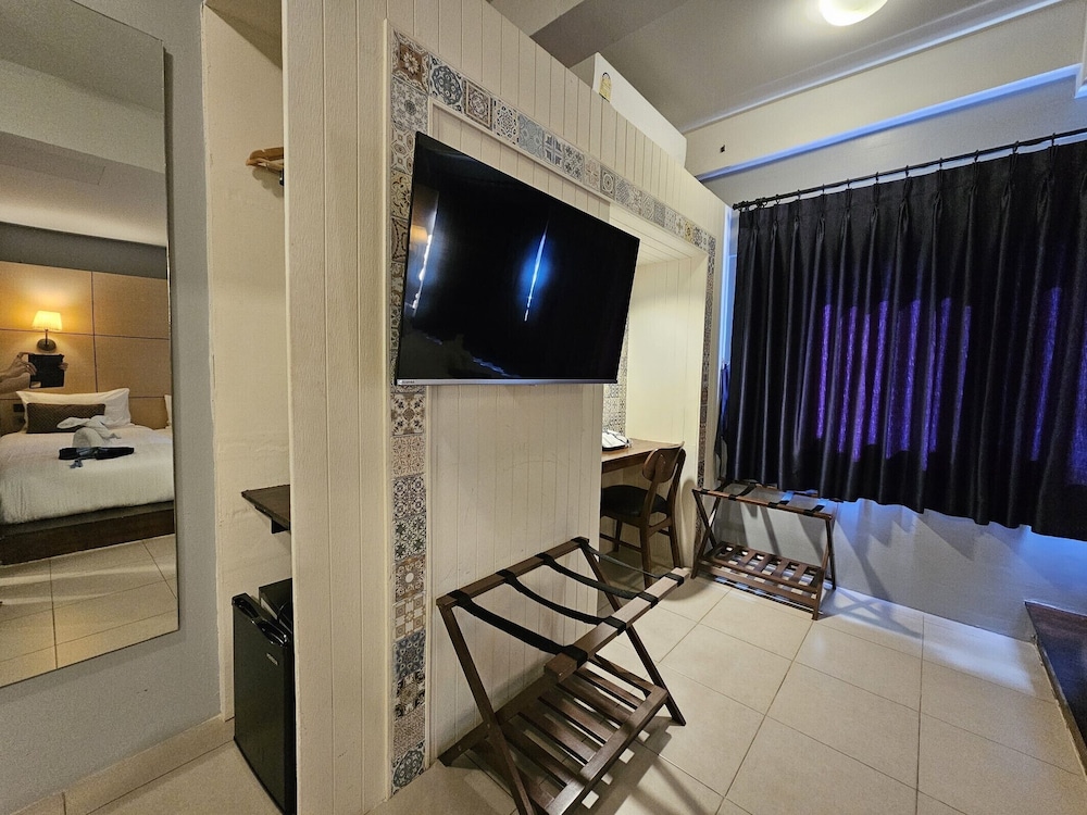 Montree Phuket Hotel 38/50