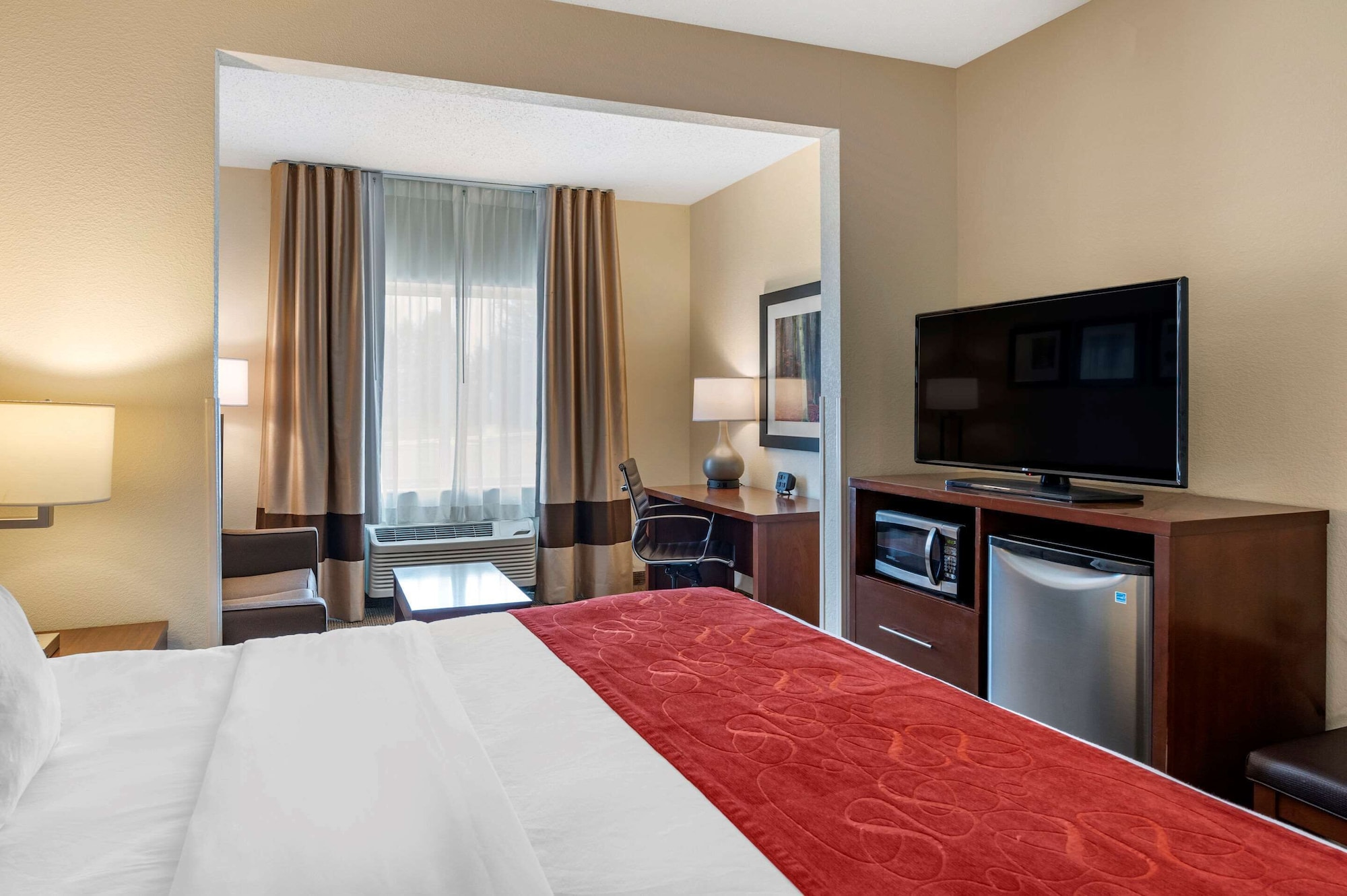 SUITE, KING BED