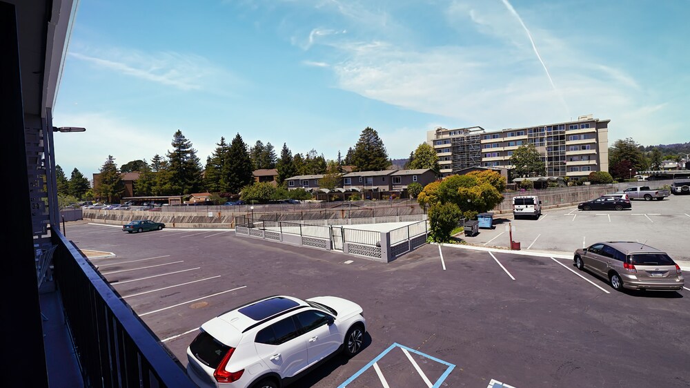 Seaside Inn & Suites 34/43