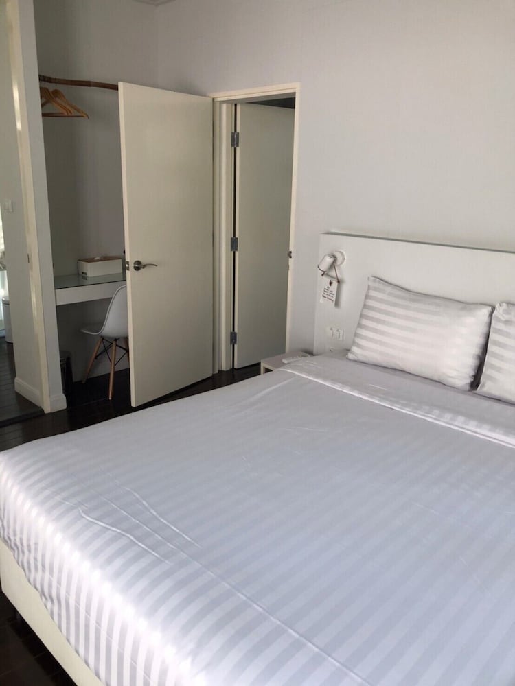 CONNECTING, STANDARD, KING BED, GARDEN VIEW