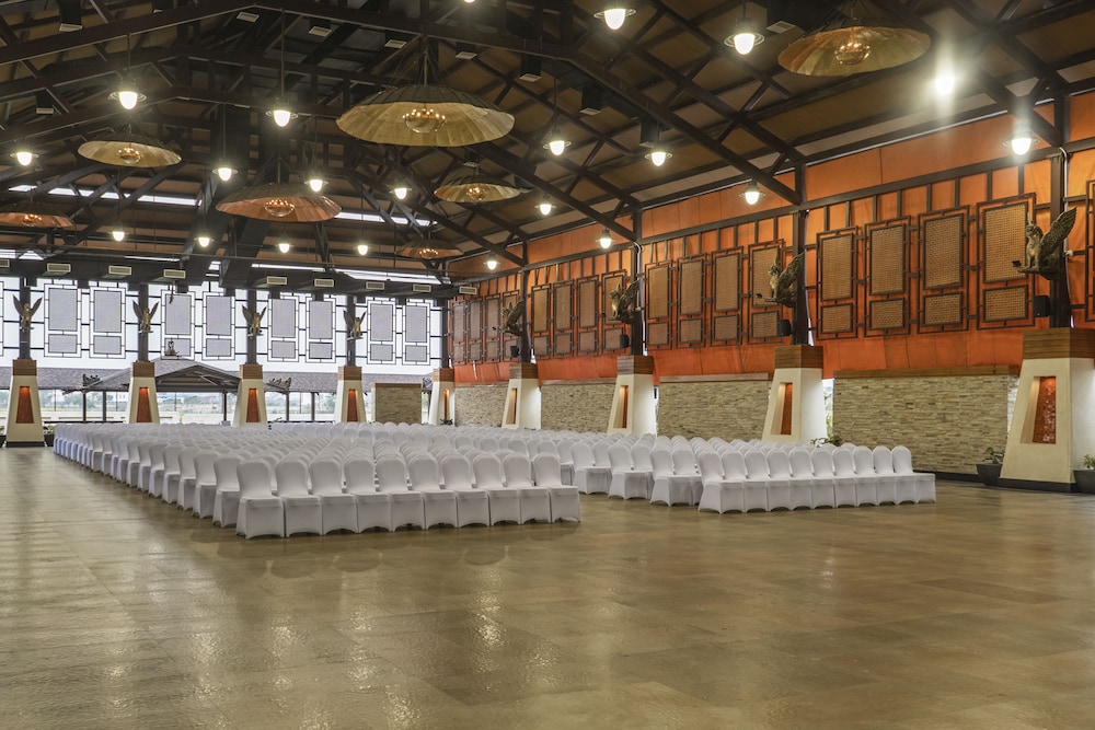 Shyama Sarovar Portico 8/64