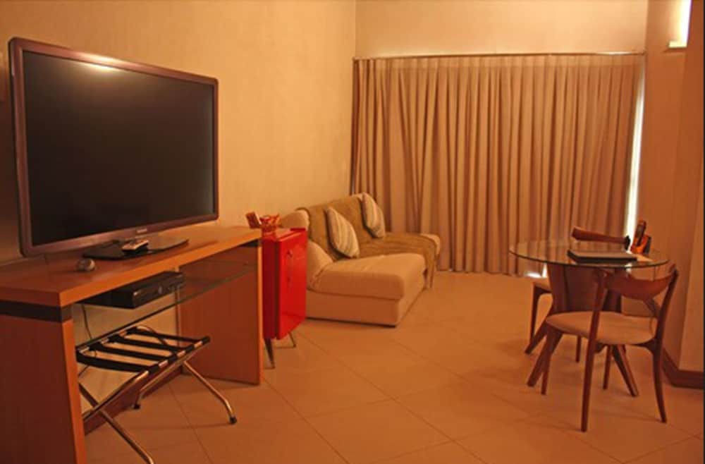 Abayomi Hotel 36/48