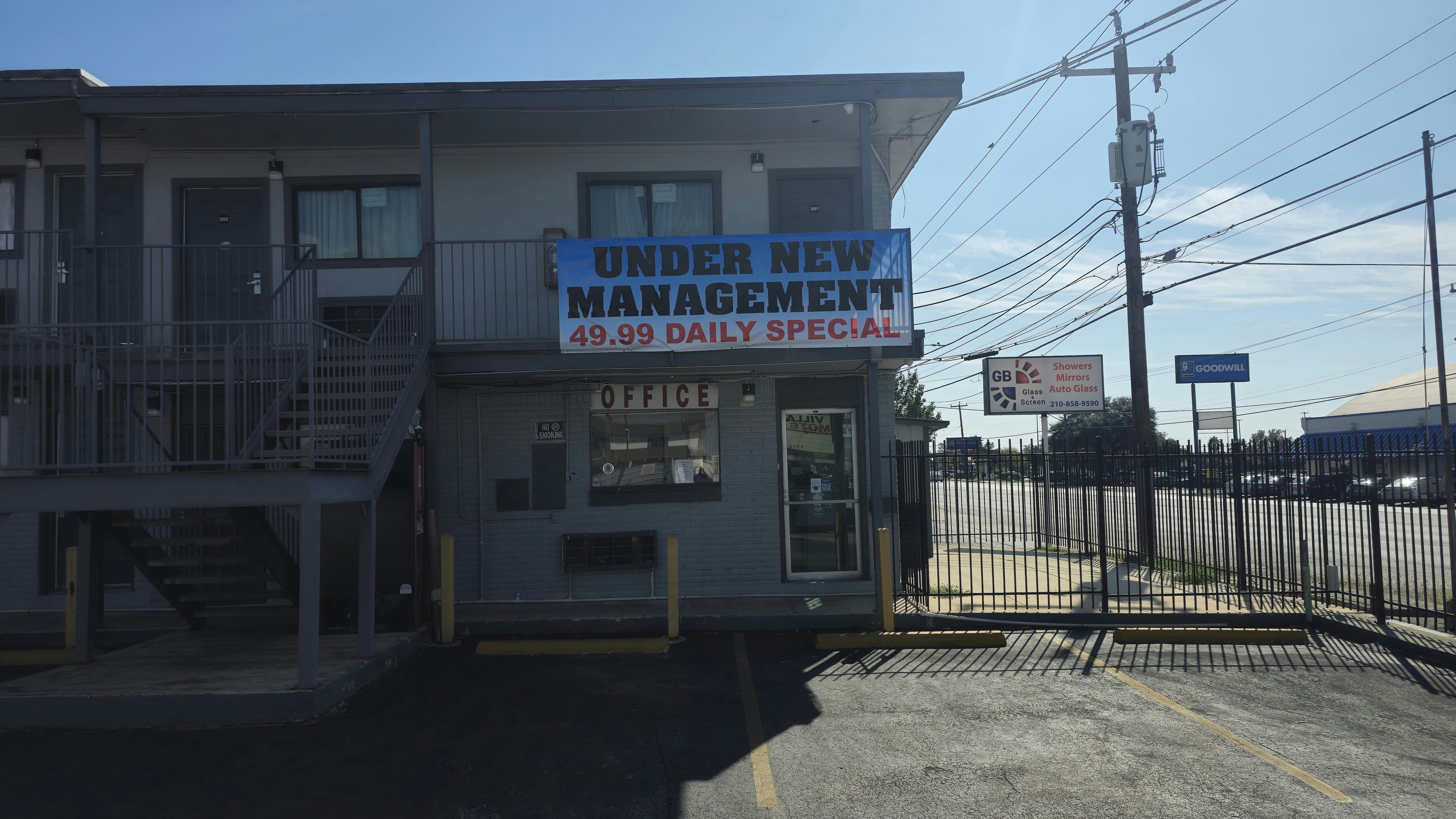Super 7 Inn By OYO San Antonio N.W. Medical Center in SAN ANTONIO - TX