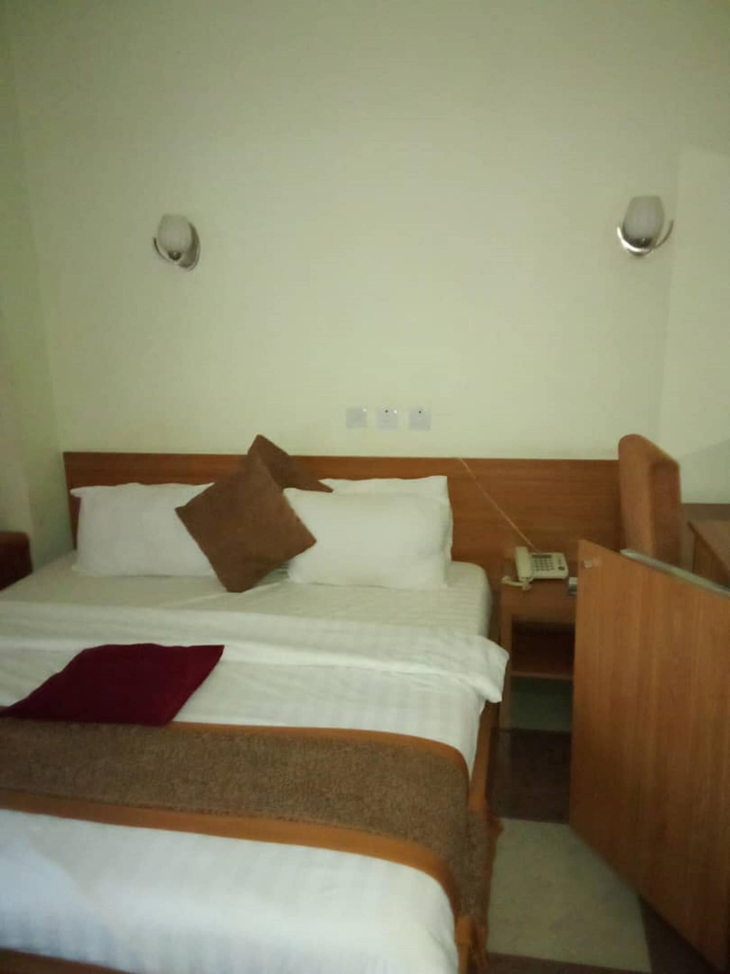EXECUTIVE, SUITE