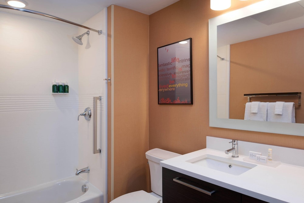 Towneplace Suites By Marriott Grand Rapids Airport 10/36