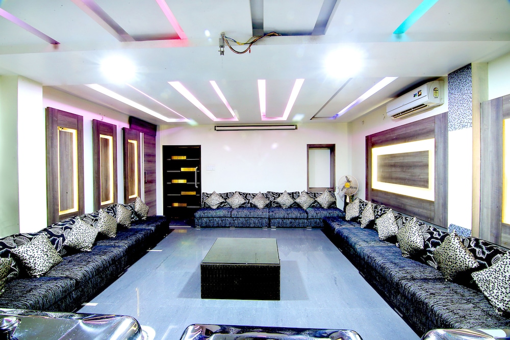 Hotel Meera 38/42