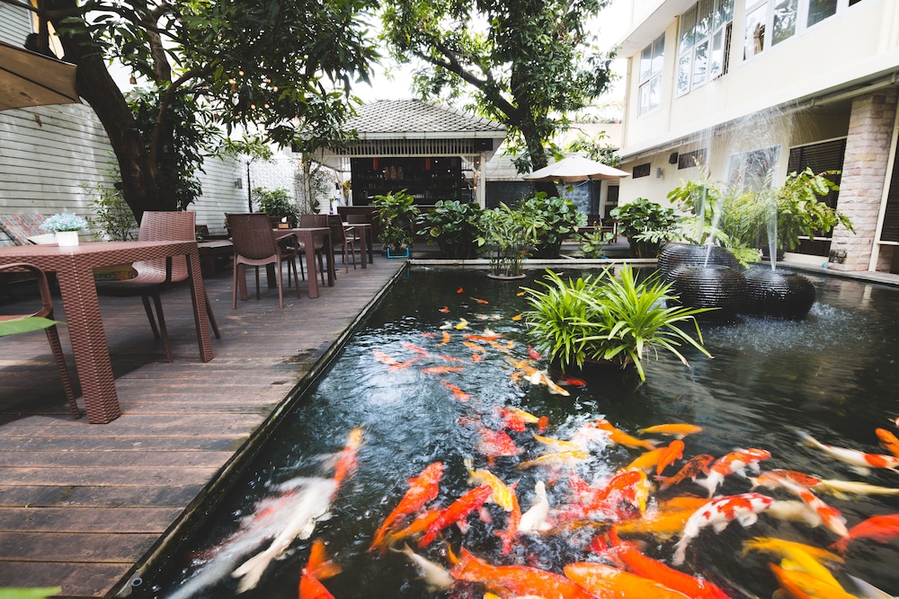 Feung Nakorn Balcony Rooms Cafe 65/79