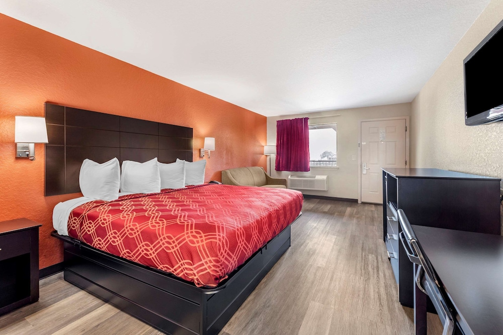 Econo Lodge Near Lackland Air Force Base-SeaWorld 13/39