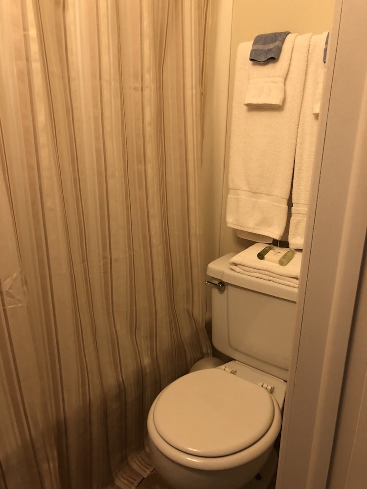 The Courtland Hotel and Day Spa 75/76