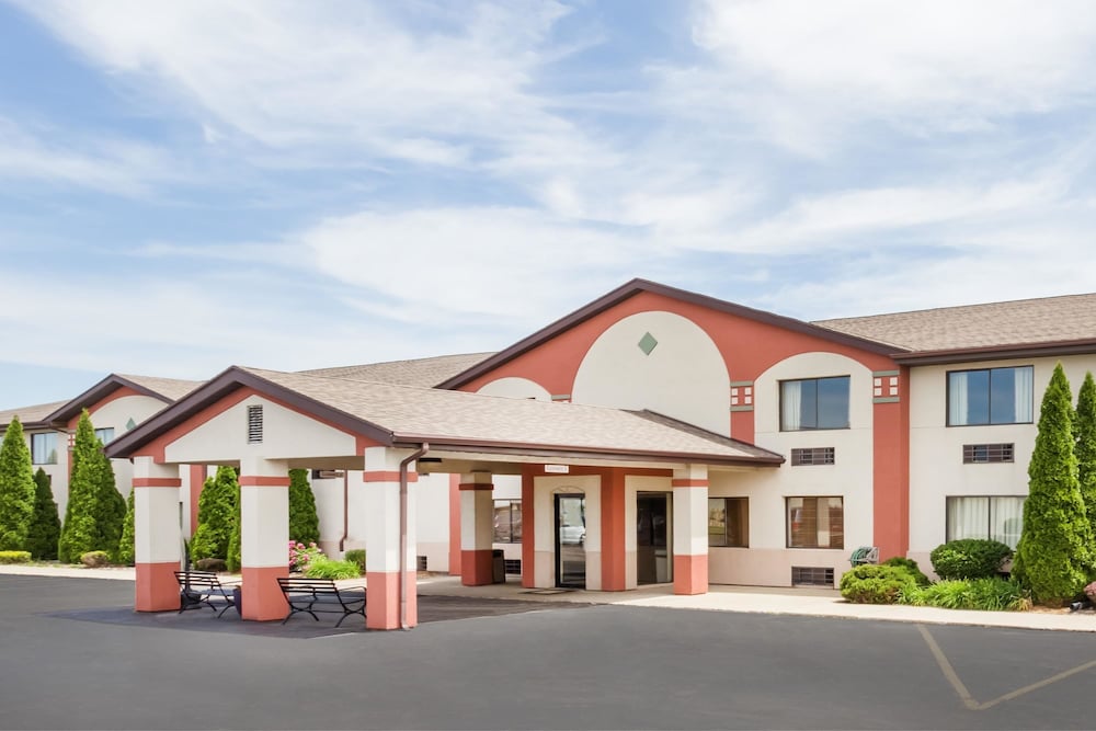 Super 8 By Wyndham Plymouth 2/21