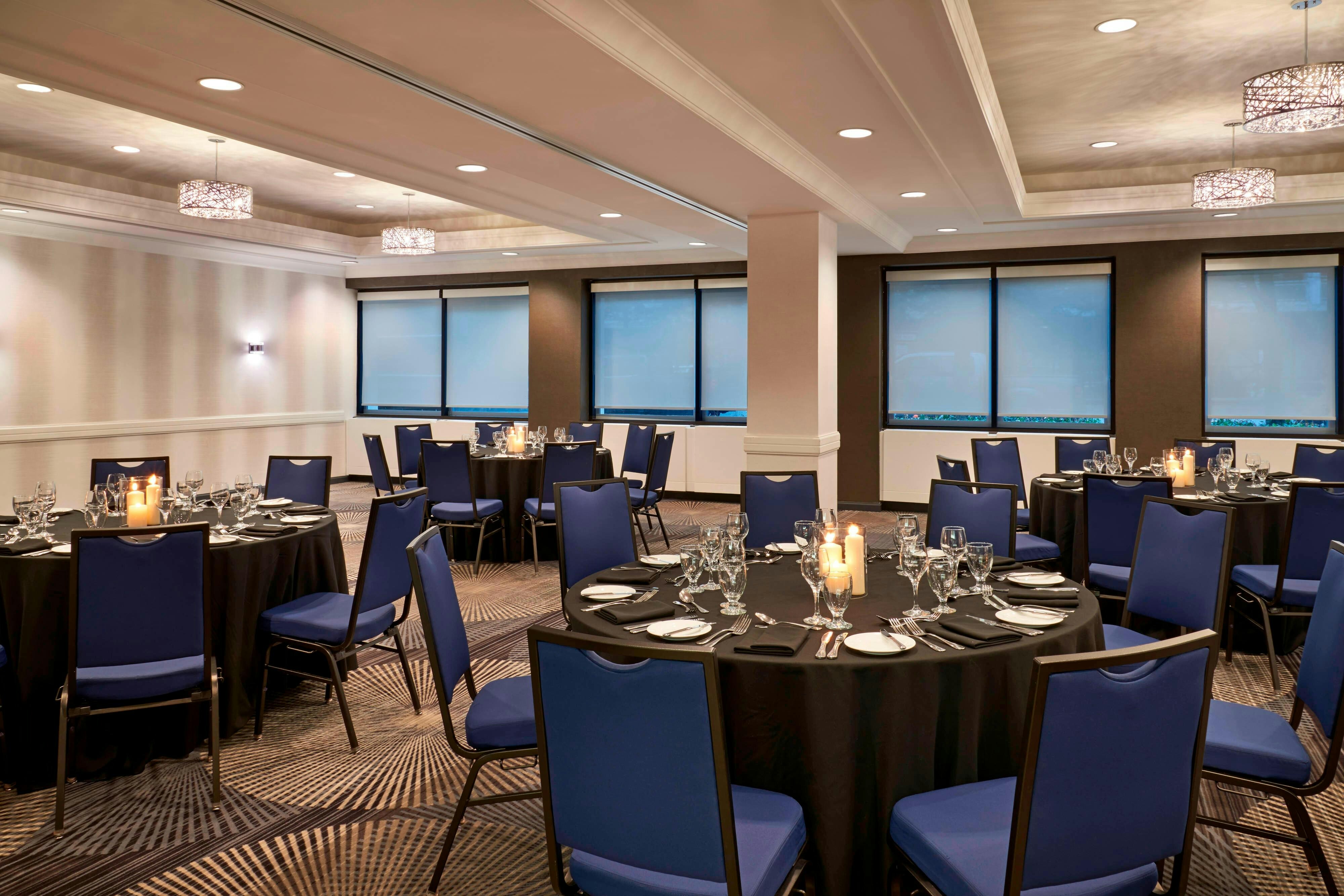 Courtyard By Marriott Downtown Toronto 18/25