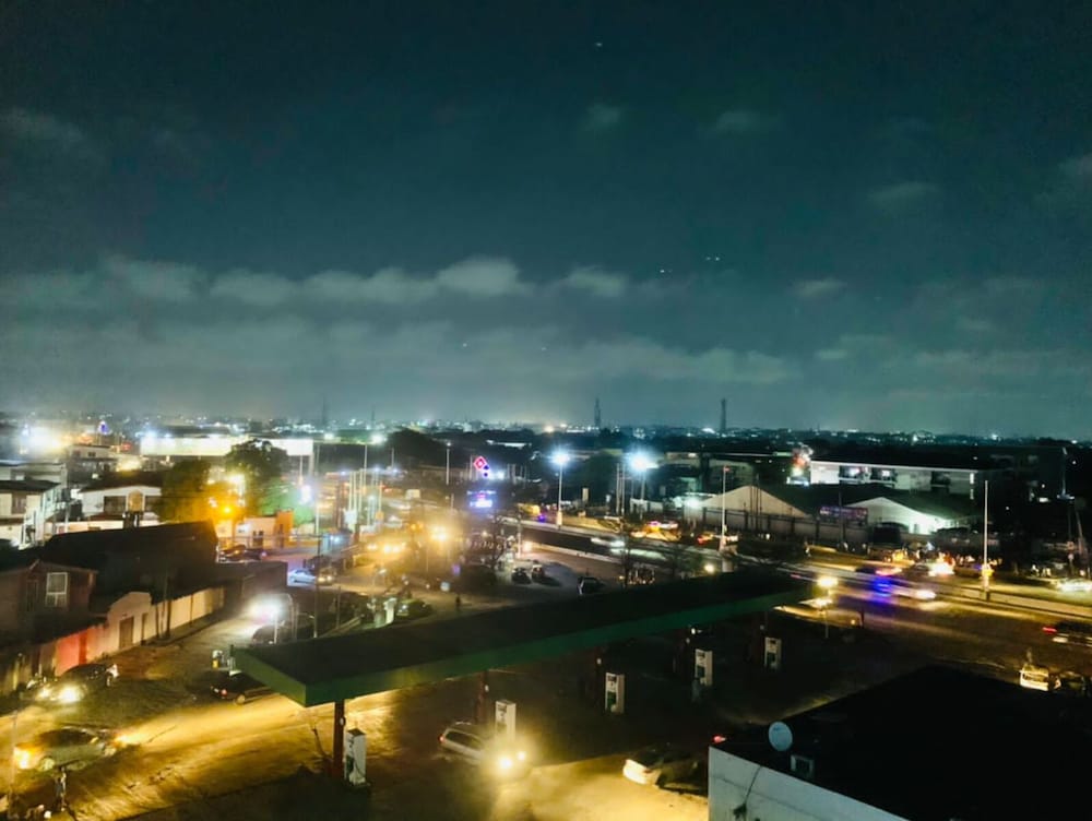 Oakspring Hotel &amp; Luxury Suites 5/50