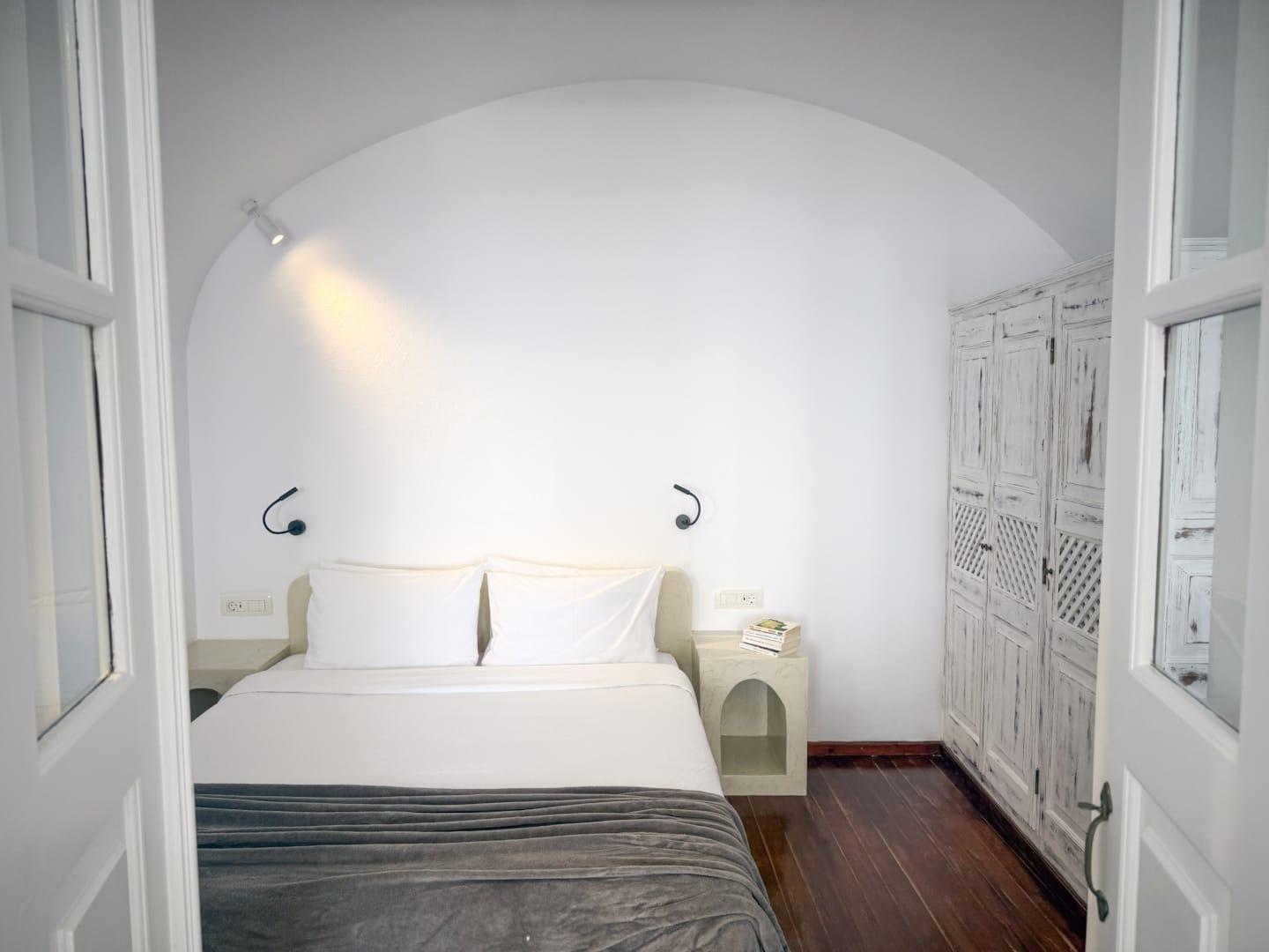 Grace, Aurora, Grand, Queen Bed, Sea and Caldera View, Plunge Pool