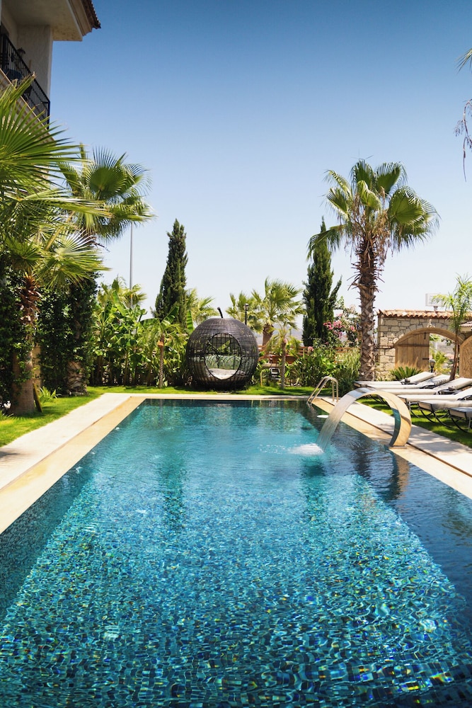 Avalon Boutique Hotel & Suites 49/59