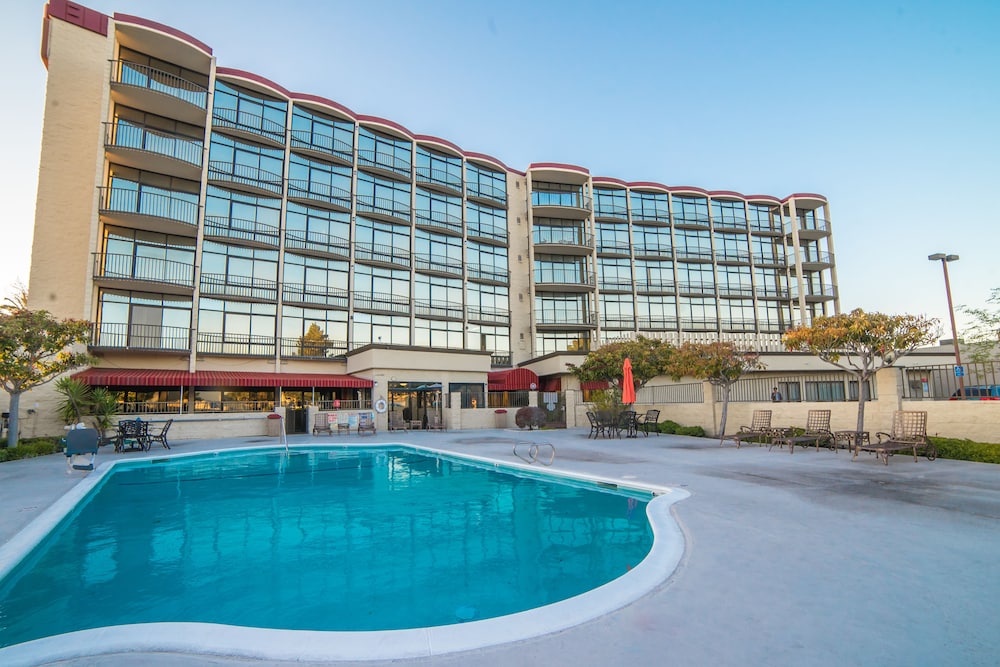 Oakland Airport Executive Hotel 2/65