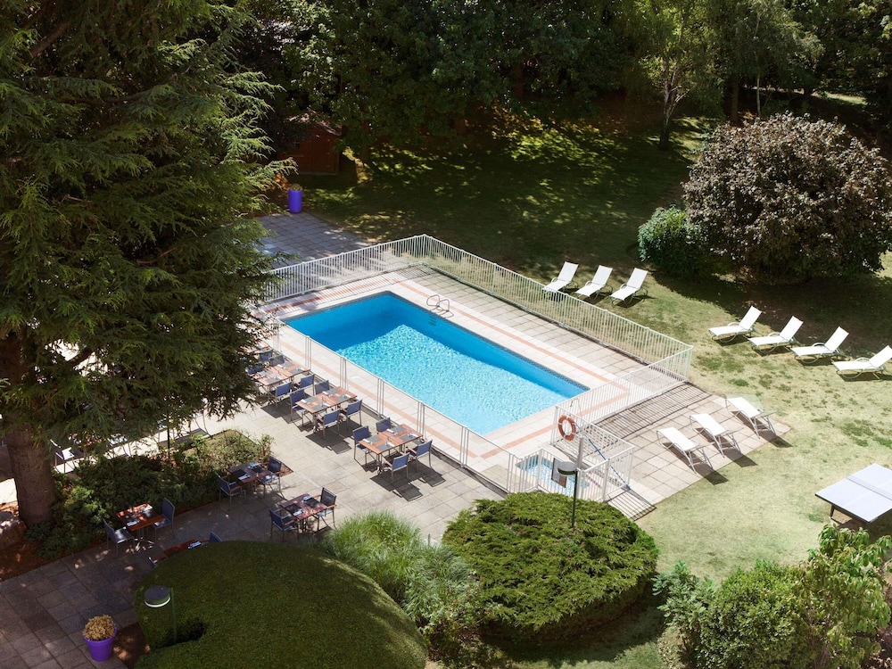 NOVOTEL MASSY PALAISEAU 76/80