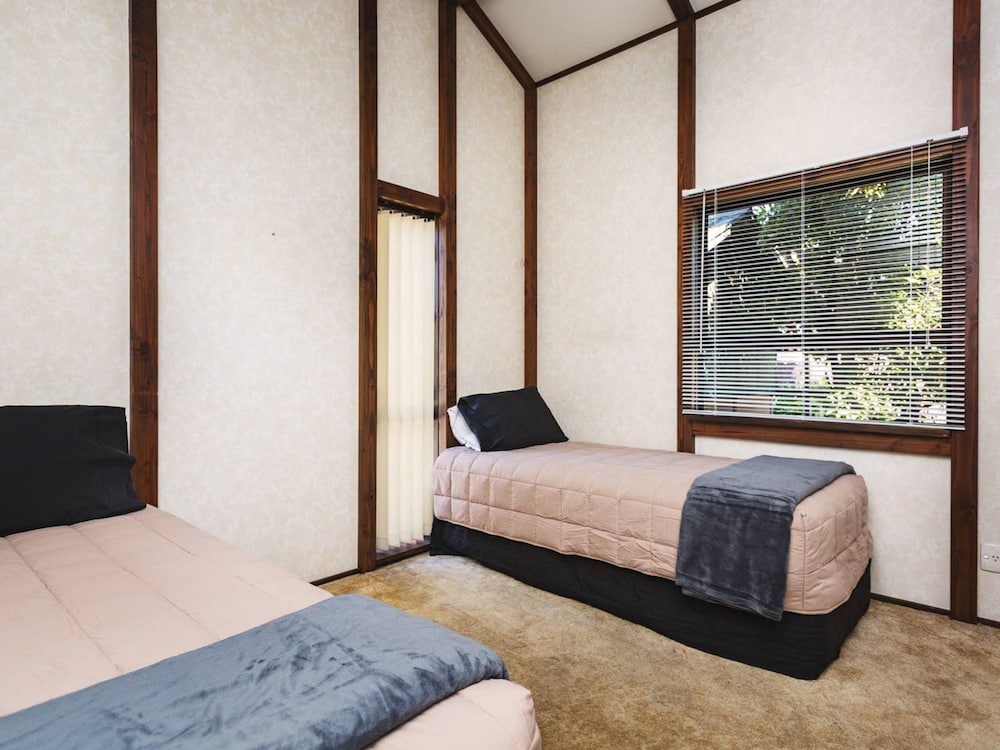 Middle Park Motel 16/63