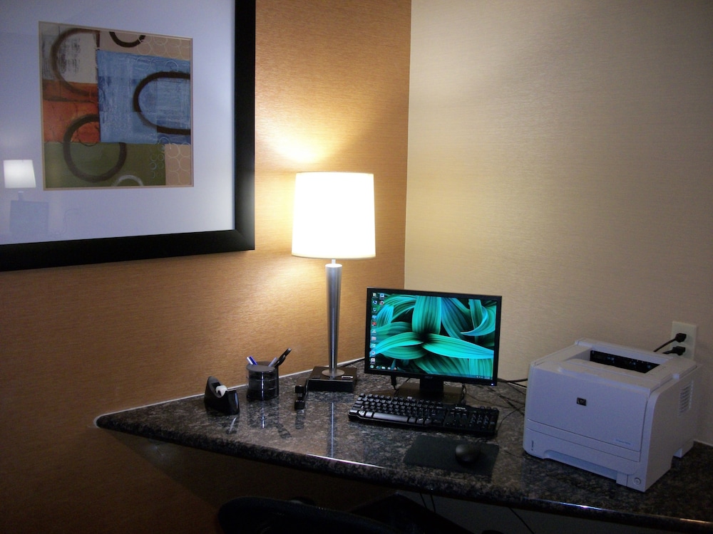 Holiday Inn Express Cortland 23/32